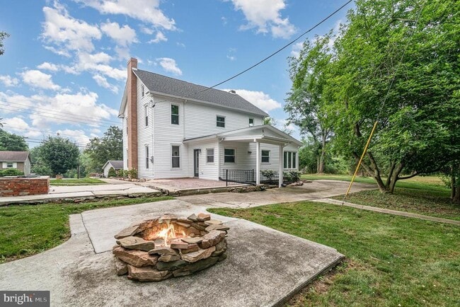 Building Photo - 4910 Earl Dr