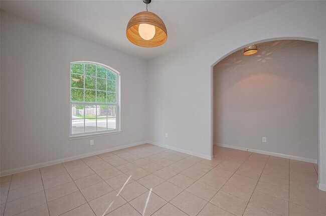 Building Photo - 38319 Miranda Ln