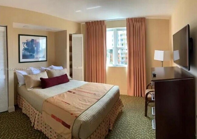 Building Photo - 16690 Blatt Blvd