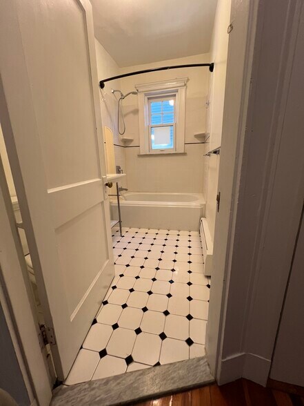 Bathroom - 60 Hammond St