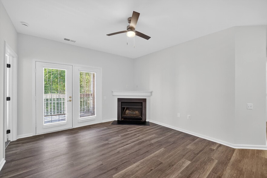 Building Photo - Brittany Commons Apartments