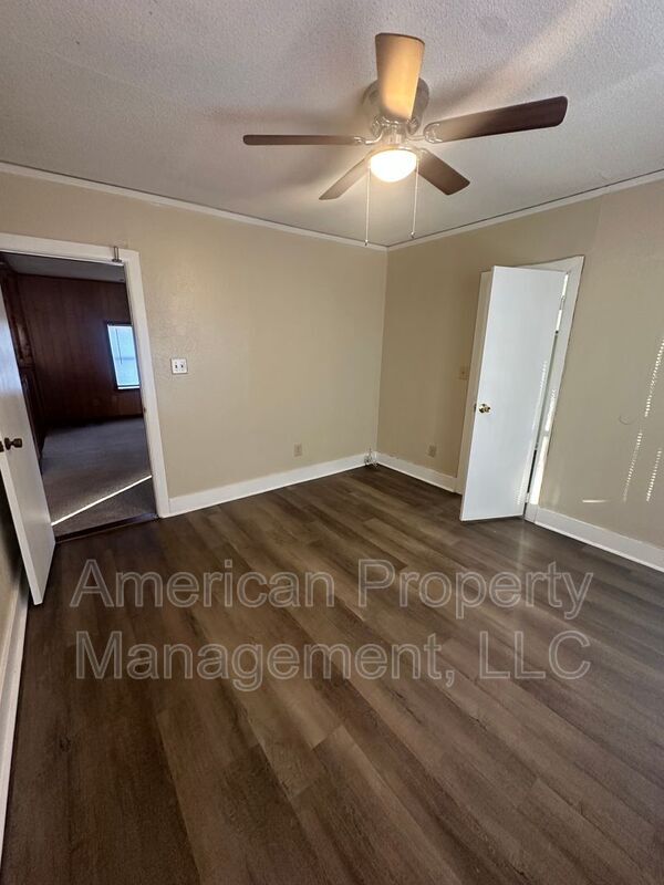 Building Photo - 1928 N Columbia Pl