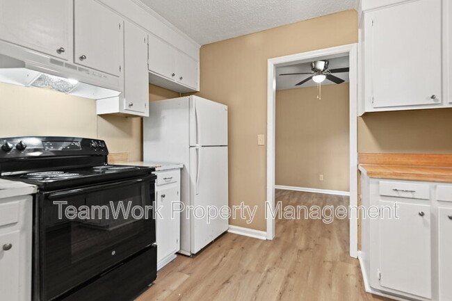 Building Photo - 260 Dorchester Manor Blvd
