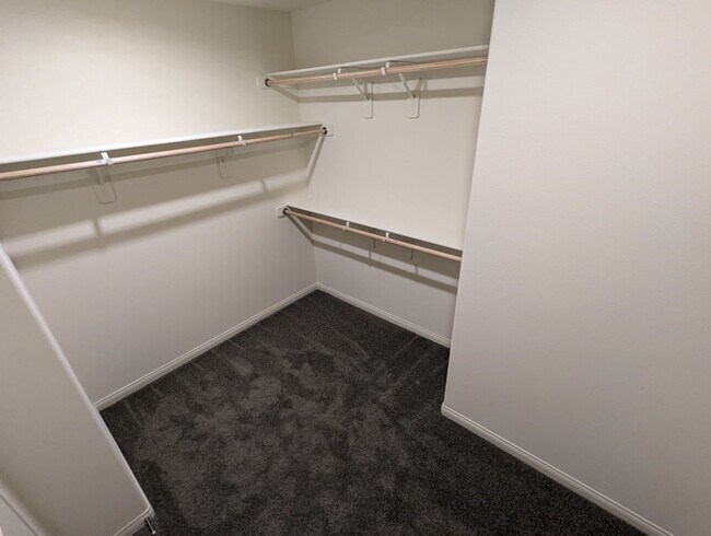 Building Photo - 10947 Cheshire Wds Ave