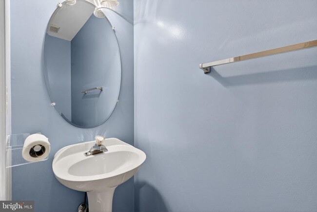 Building Photo - 8813 Ritchboro Rd