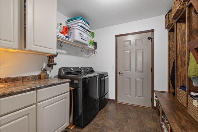 Building Photo - 8017 Brooks Lp
