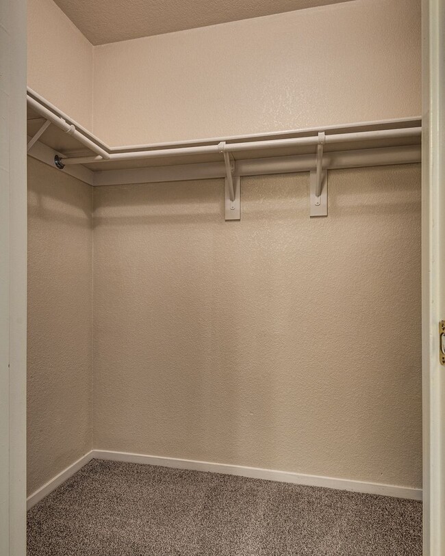 Building Photo - Beautiful 3 Bedroom, 2 Bathroom Townhouse w/ attached 1 Car Garage & Community Pool.