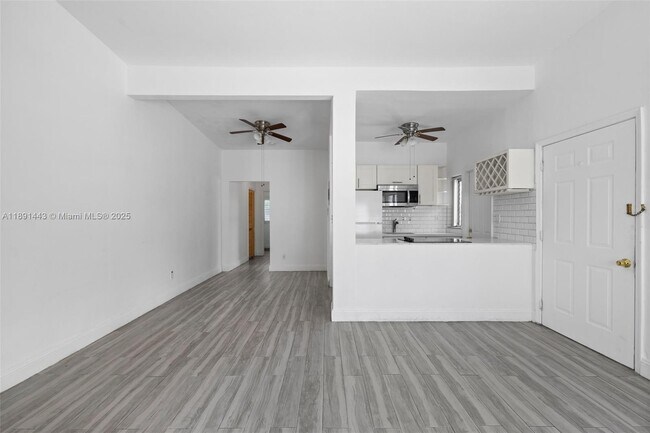 Building Photo - 8135 Crespi Blvd