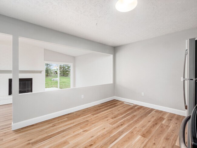 Building Photo - 740 Kienle Ave