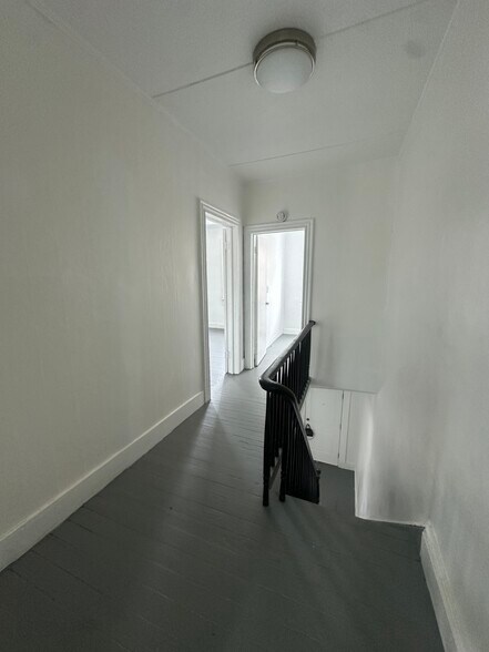 Building Photo - 9 N Water St