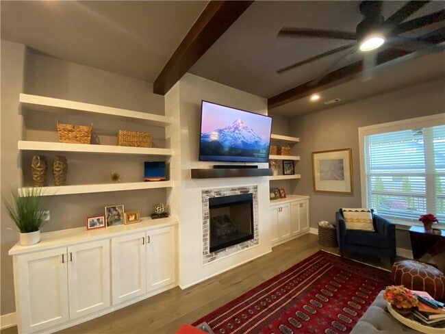 Building Photo - 300 Waterfall Ln