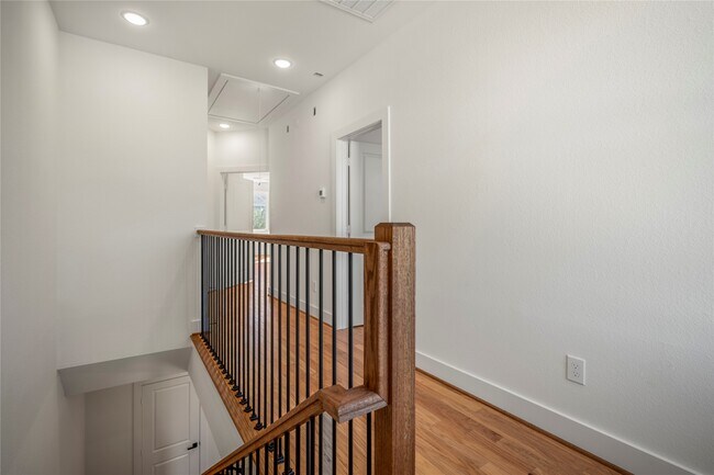 Building Photo - 6320 Del Rio St