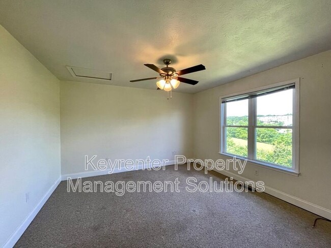 Building Photo - 30 Enchanted View Cir