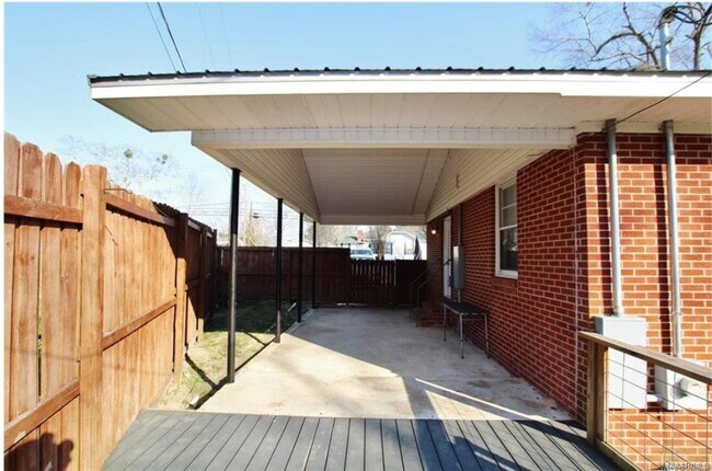 Building Photo - 418 Claud Rd