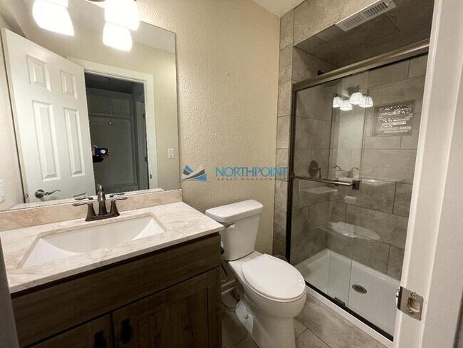 Building Photo - 4 bedrooms, 3 baths gorgeous Parkville home