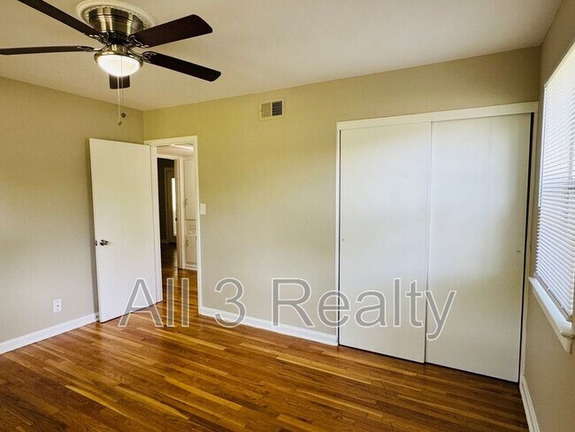 Building Photo - 544 Green Ridge Rd