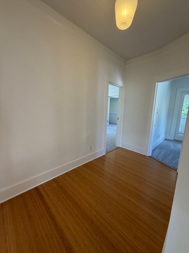 Building Photo - 561 N Simpson St