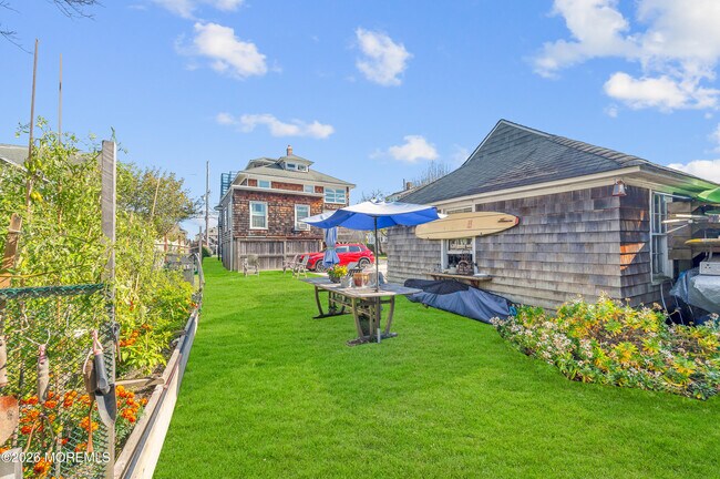 Building Photo - 632 Main Ave