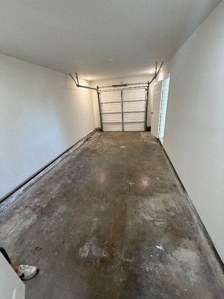 Building Photo - 4564 Onondaga Ave