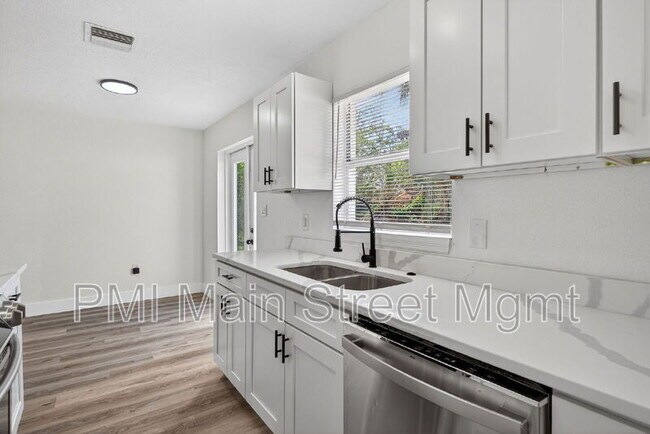 Building Photo - 1098 Leeway Ct