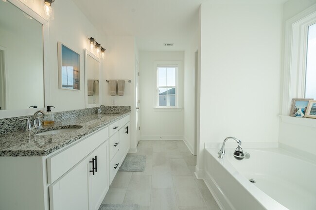 Building Photo - 63 Buckingham Dr