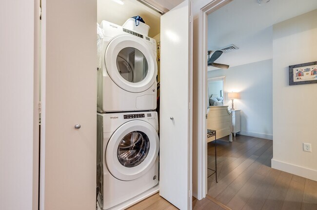 Building Photo - 121 Portland St