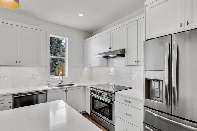 Building Photo - 1541 3rd St
