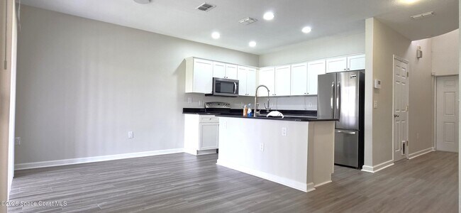Building Photo - 1390 Lara Cir