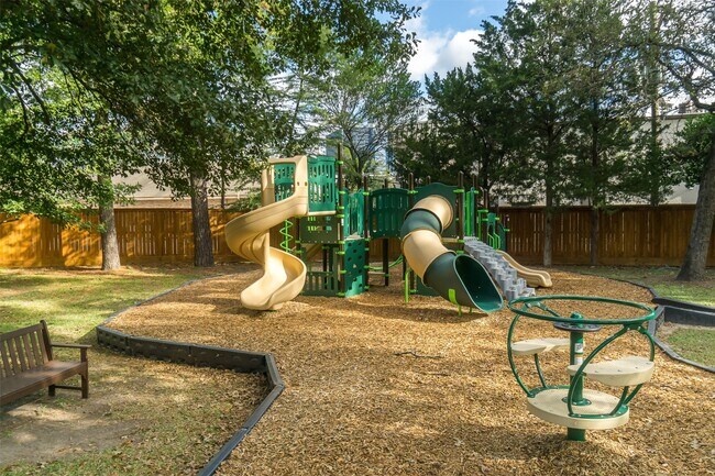 Building Photo - 726 Thistlewood Dr