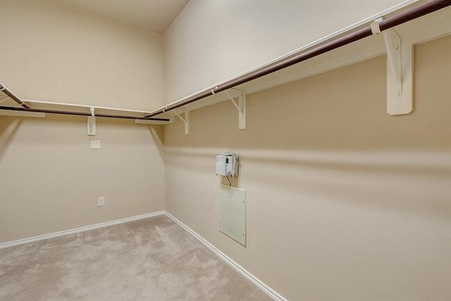 Building Photo - 5615 Stoneridge Ct