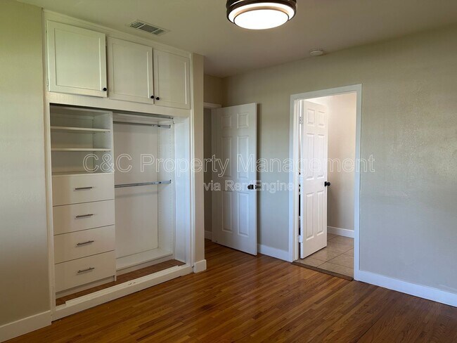 Building Photo - 10532 La Mirada Blvd