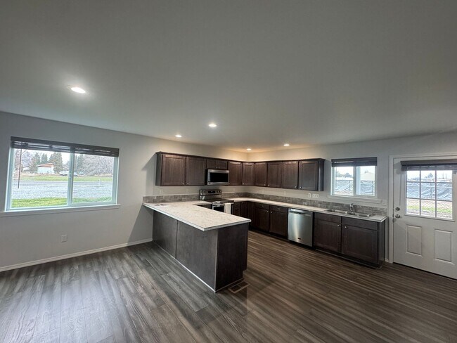 Building Photo - 2005 Ledwich Ave