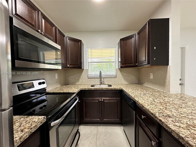 Building Photo - 2640 NE 8th Ave