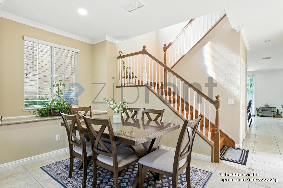 Building Photo - 7956 Barnstormer Ct