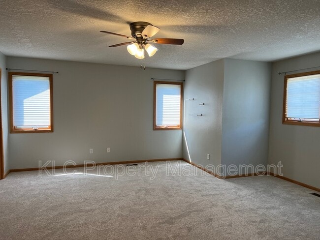 Building Photo - 15104 Hawthorn Dr