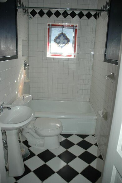 Building Photo - 201 14th Ave N