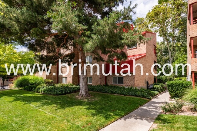 Building Photo - 4836 Highland Cir