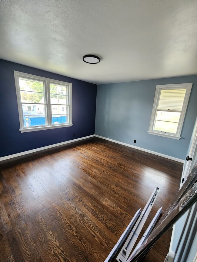 Building Photo - Cozy two bedroom one bath and Hancock scho...