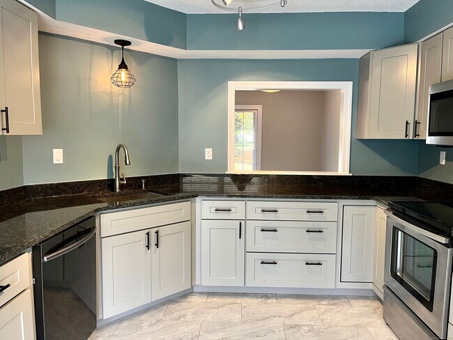 Building Photo - 808 Fieldstone Ct