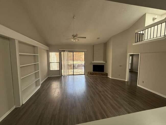 Building Photo - FOR RENT:  3 BEDROOM 2.5 BATHROOM TOWNHOME...