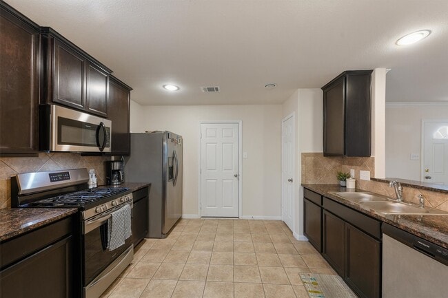 Building Photo - 2202 Cherryville Dr