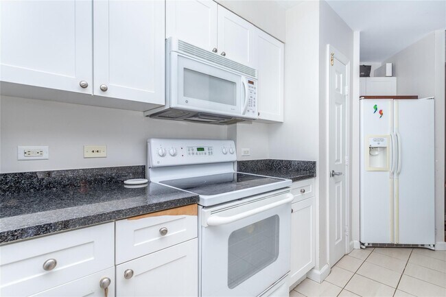 Building Photo - 300 Mamaroneck Ave