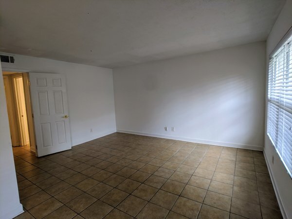 Building Photo - 1802 Jackson Ave W
