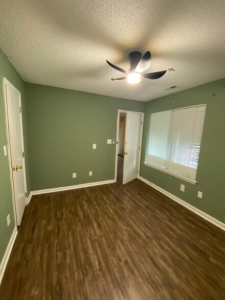 Building Photo - 1221 University Ct