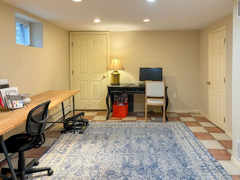 Downstair Living Area - 7 Austin Park