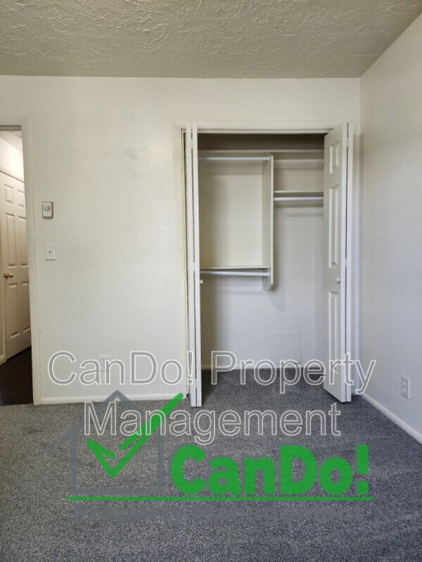 Building Photo - 250 Carol Dr