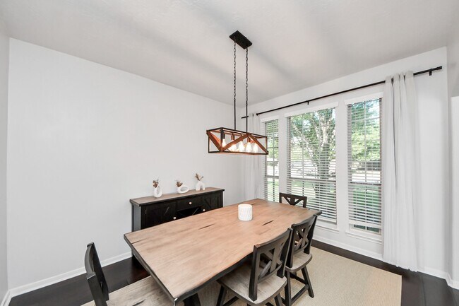 Building Photo - 30214 Vinebriar Dr