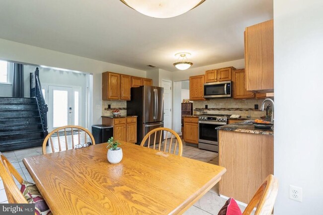 Building Photo - 102 Landing Dr