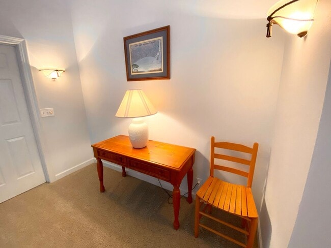 Building Photo - FULLY-FURNISHED GORGEOUS TOWNHOME!