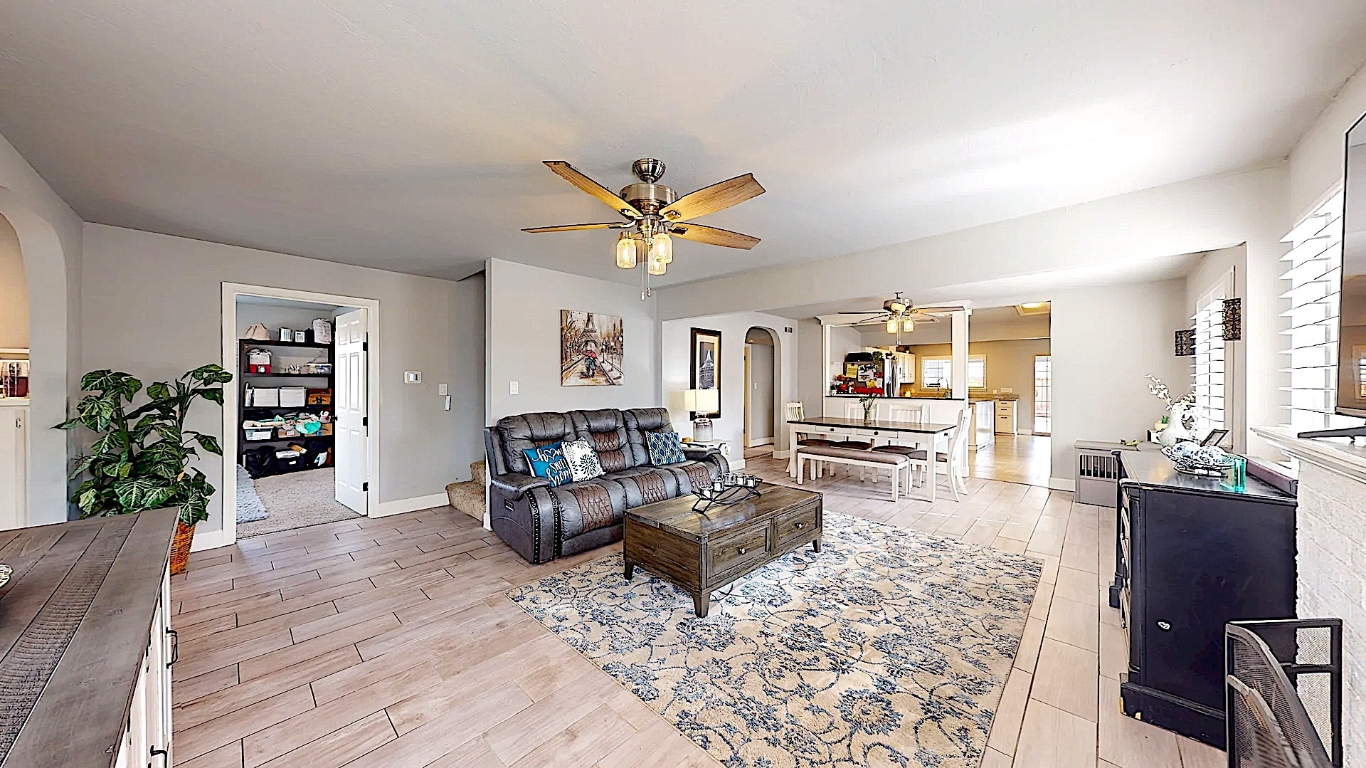 Building Photo - 204 N Santa Ana Ave